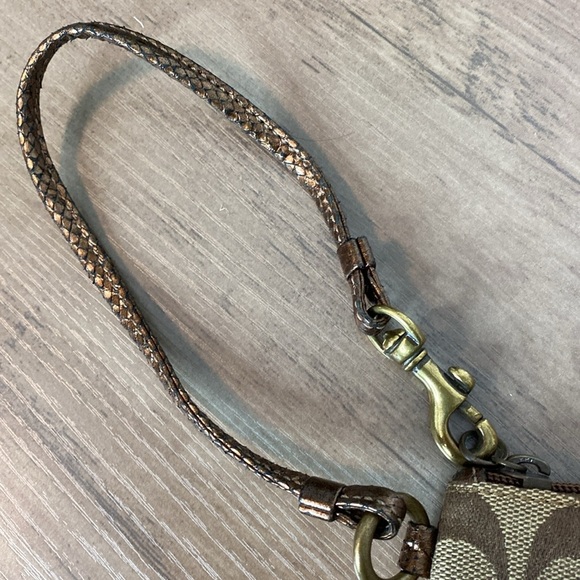 💚 Coach Tan and Brown Signature C’s Wristlet - Picture 2 of 5